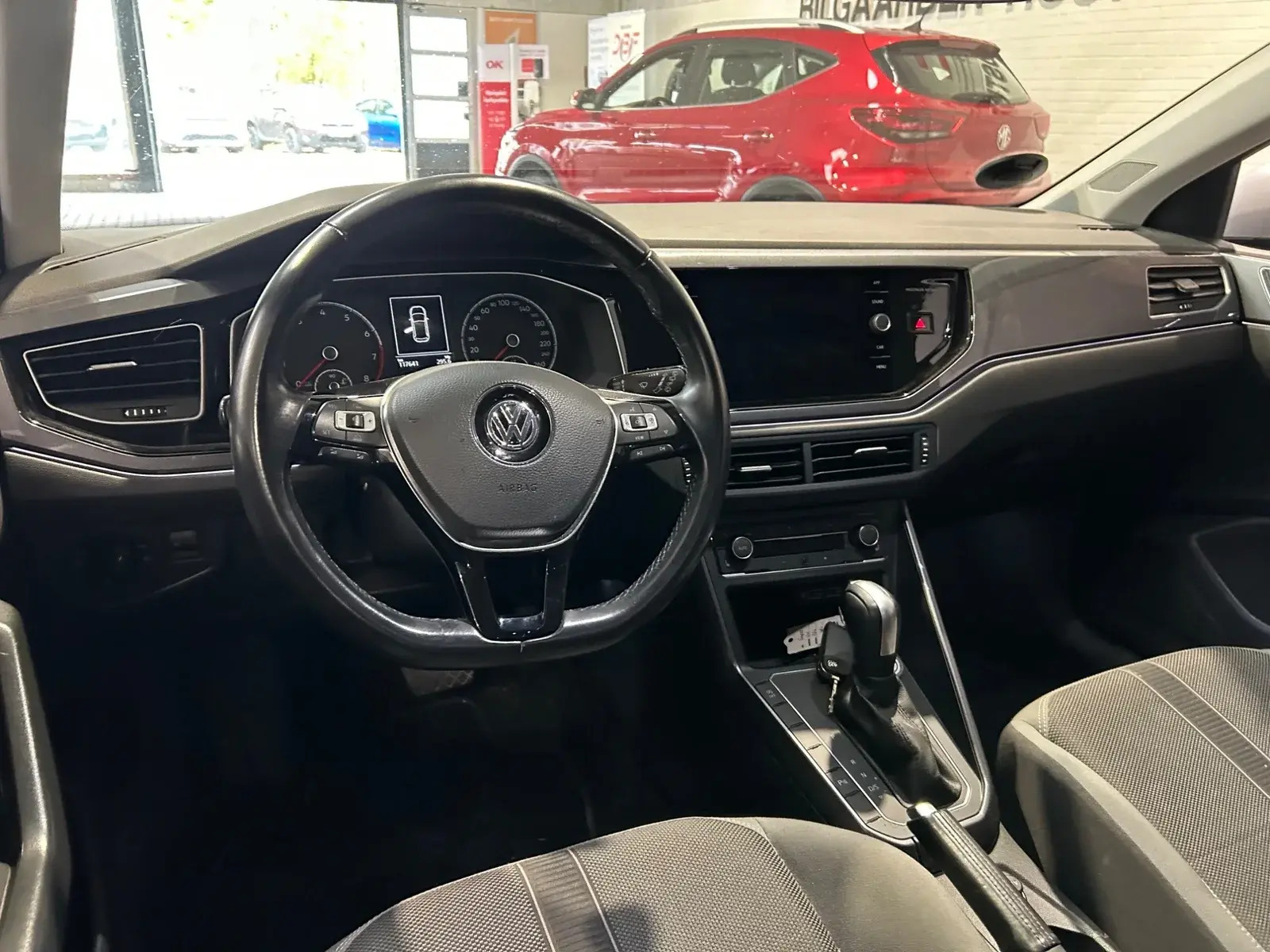 Grå VW Polo fra 2020