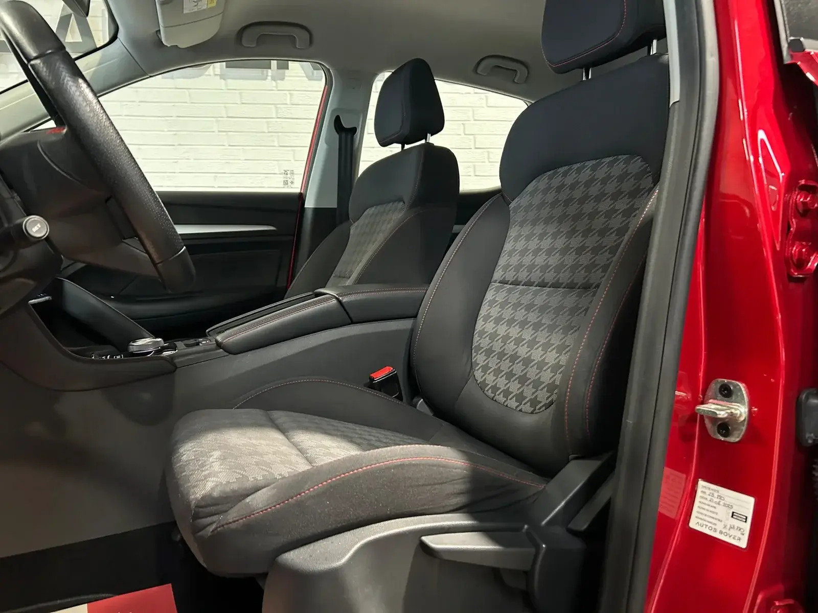 Rød MG ZS fra 2022