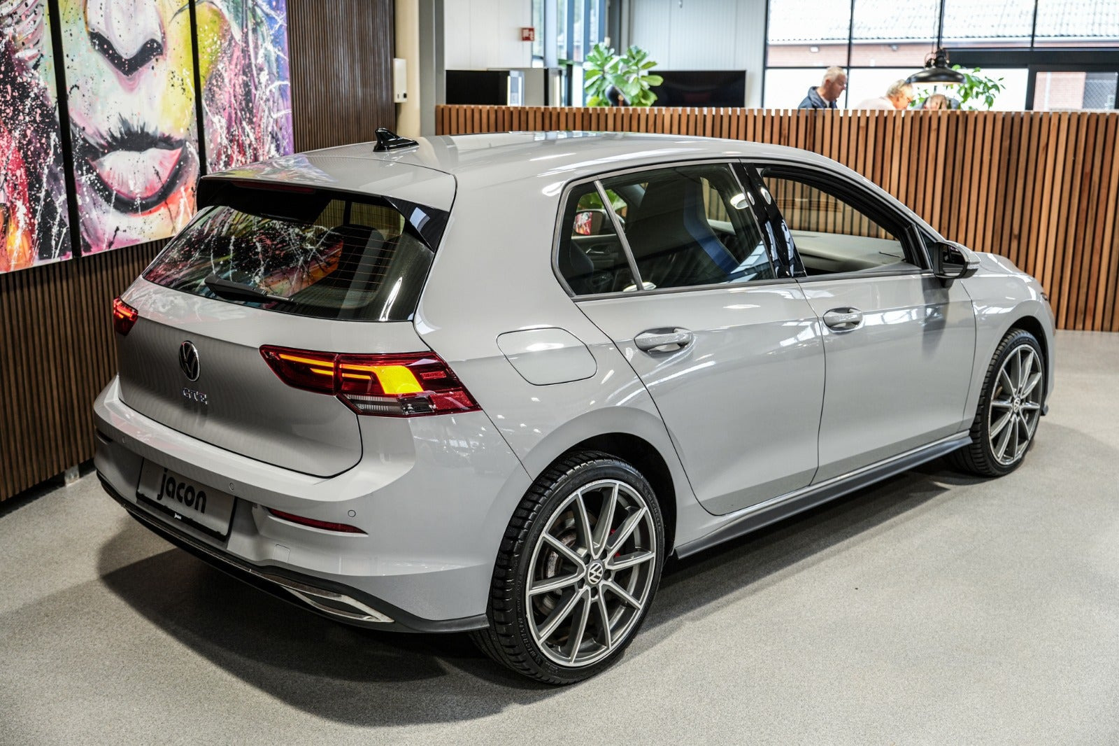 Grå VW Golf VIII fra 2021