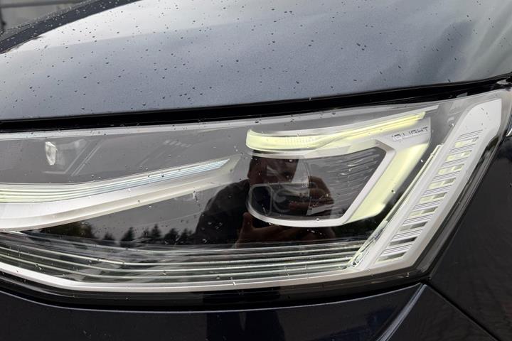 Blå VW Multivan fra 2024
