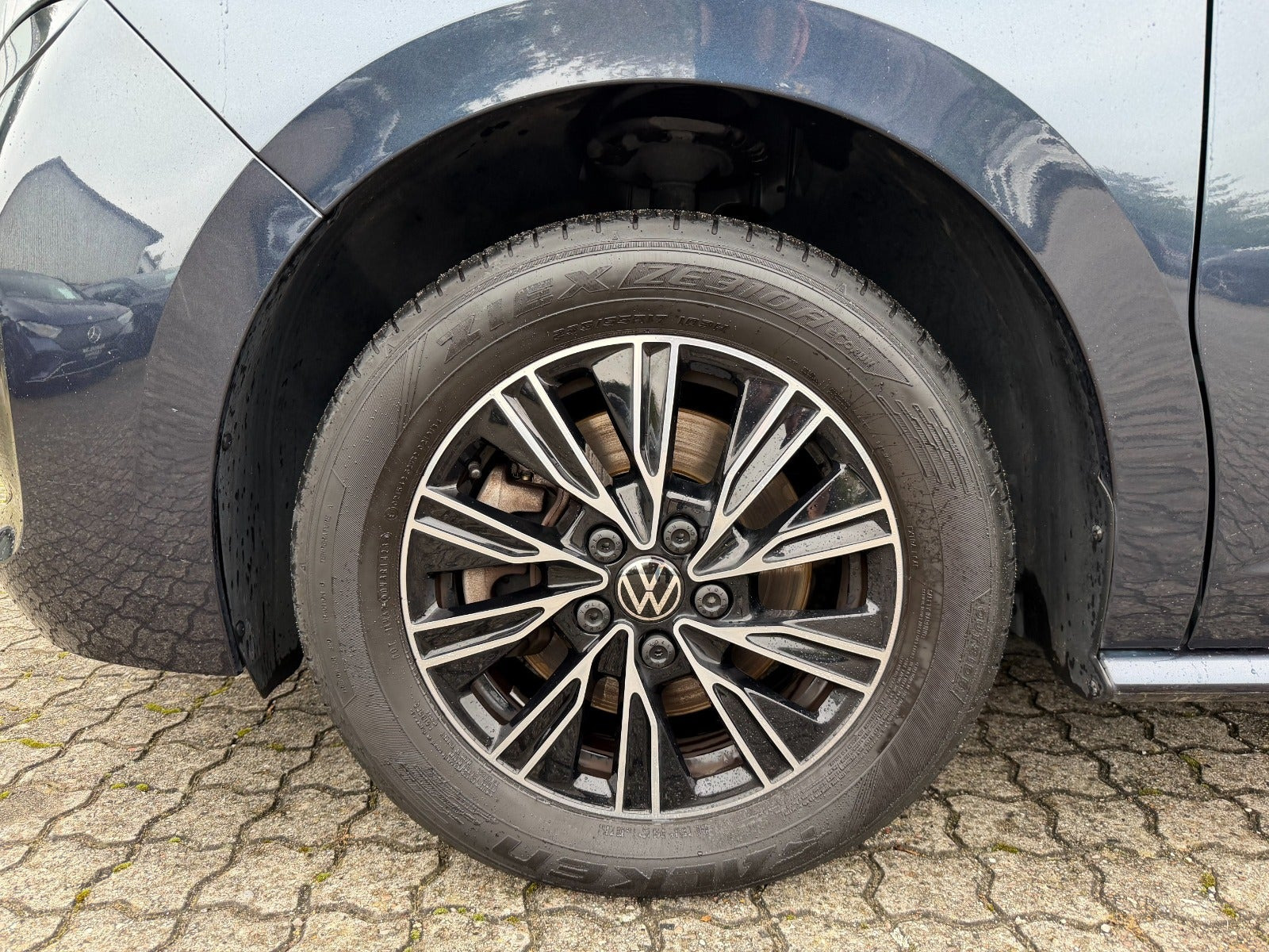 Blå VW Multivan fra 2024