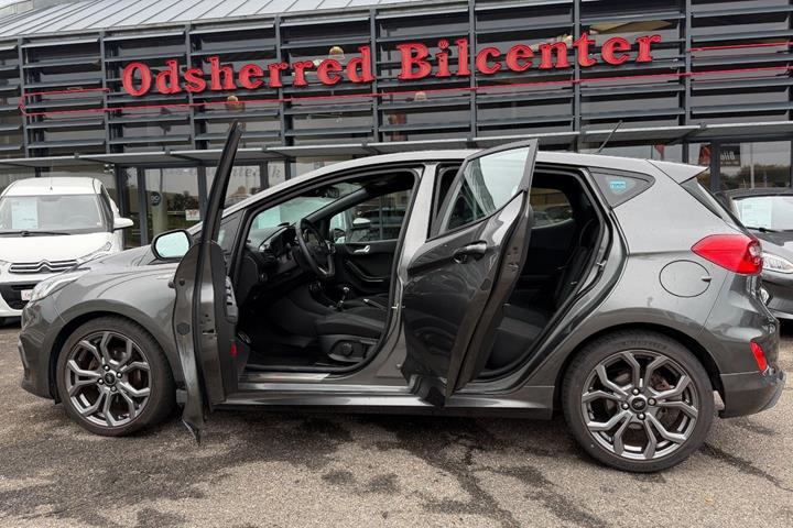 Grå Ford Fiesta fra 2018