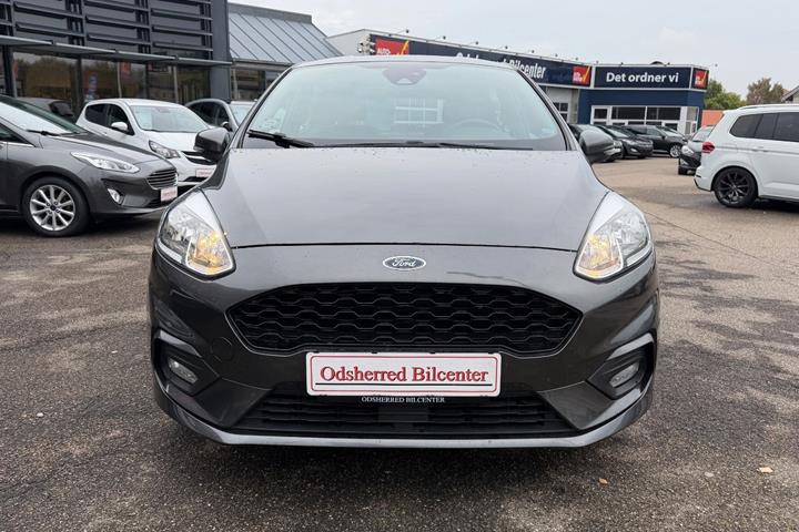 Grå Ford Fiesta fra 2018