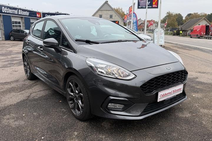 Grå Ford Fiesta fra 2018