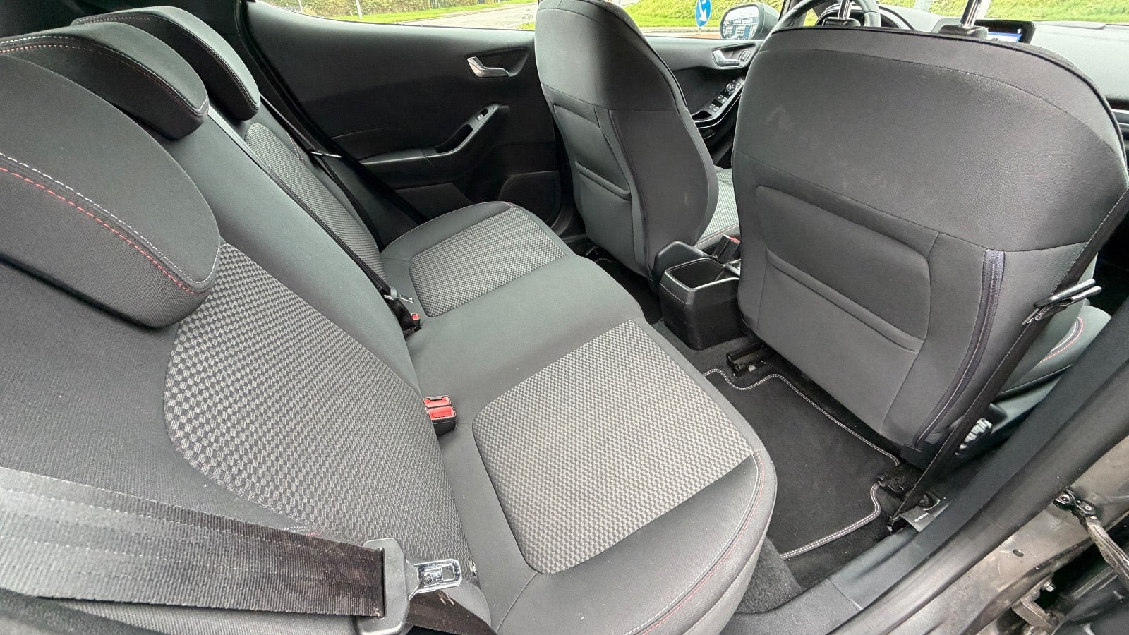 Grå Ford Fiesta fra 2018