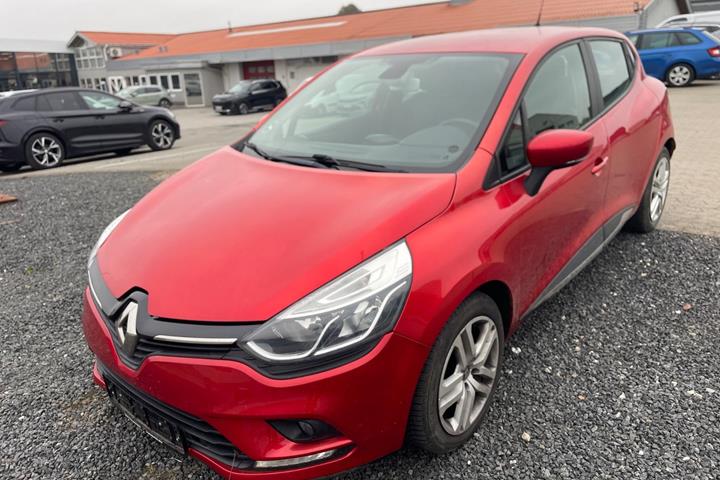 Rød Renault Clio IV fra 2018
