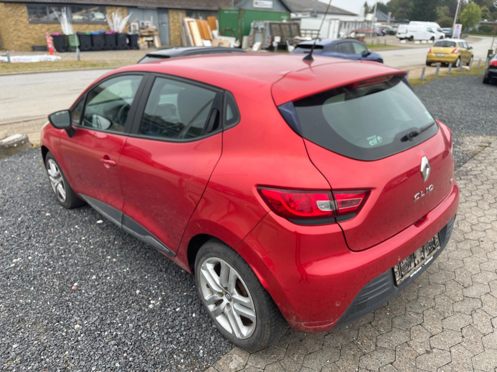 Rød Renault Clio IV fra 2018