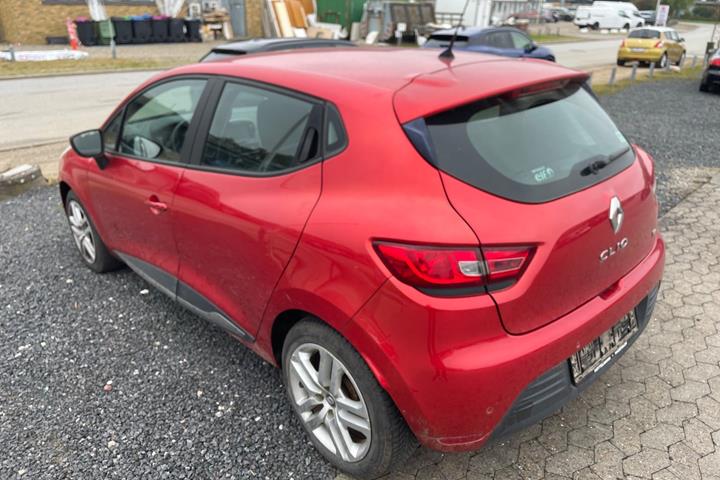 Rød Renault Clio IV fra 2018