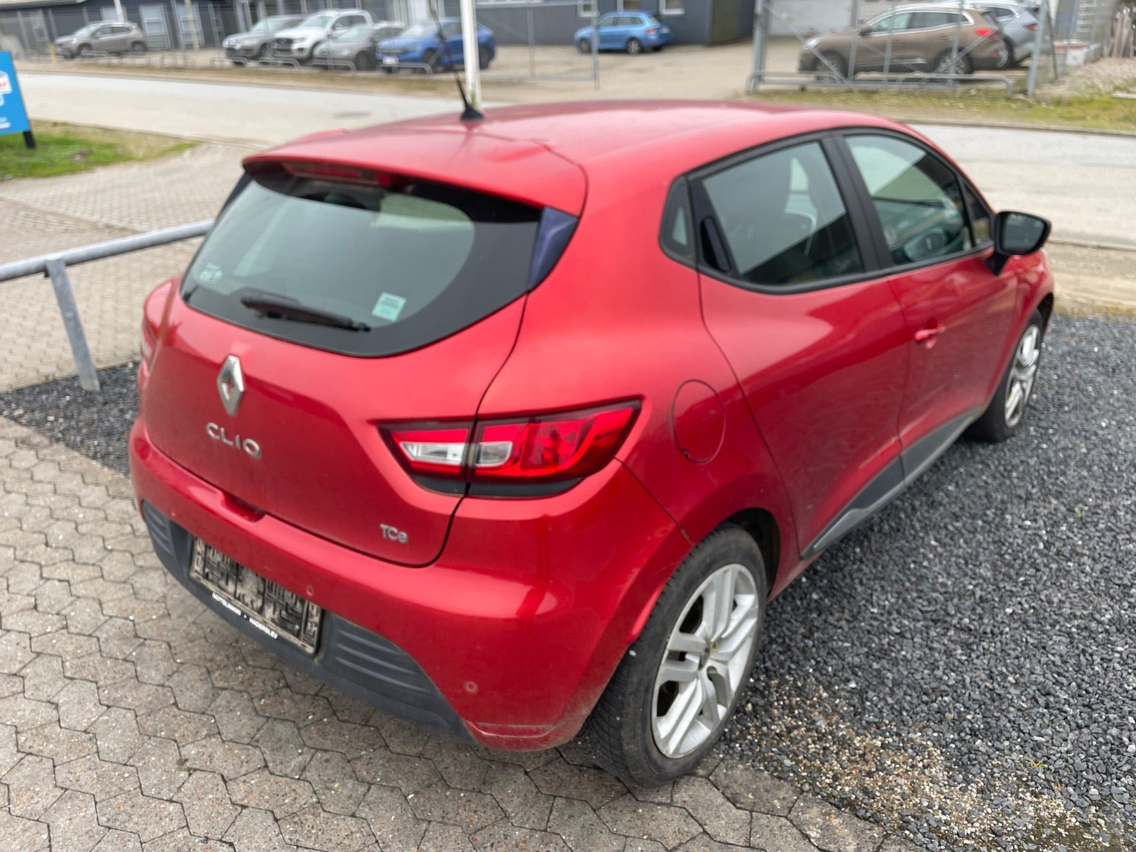 Rød Renault Clio IV fra 2018
