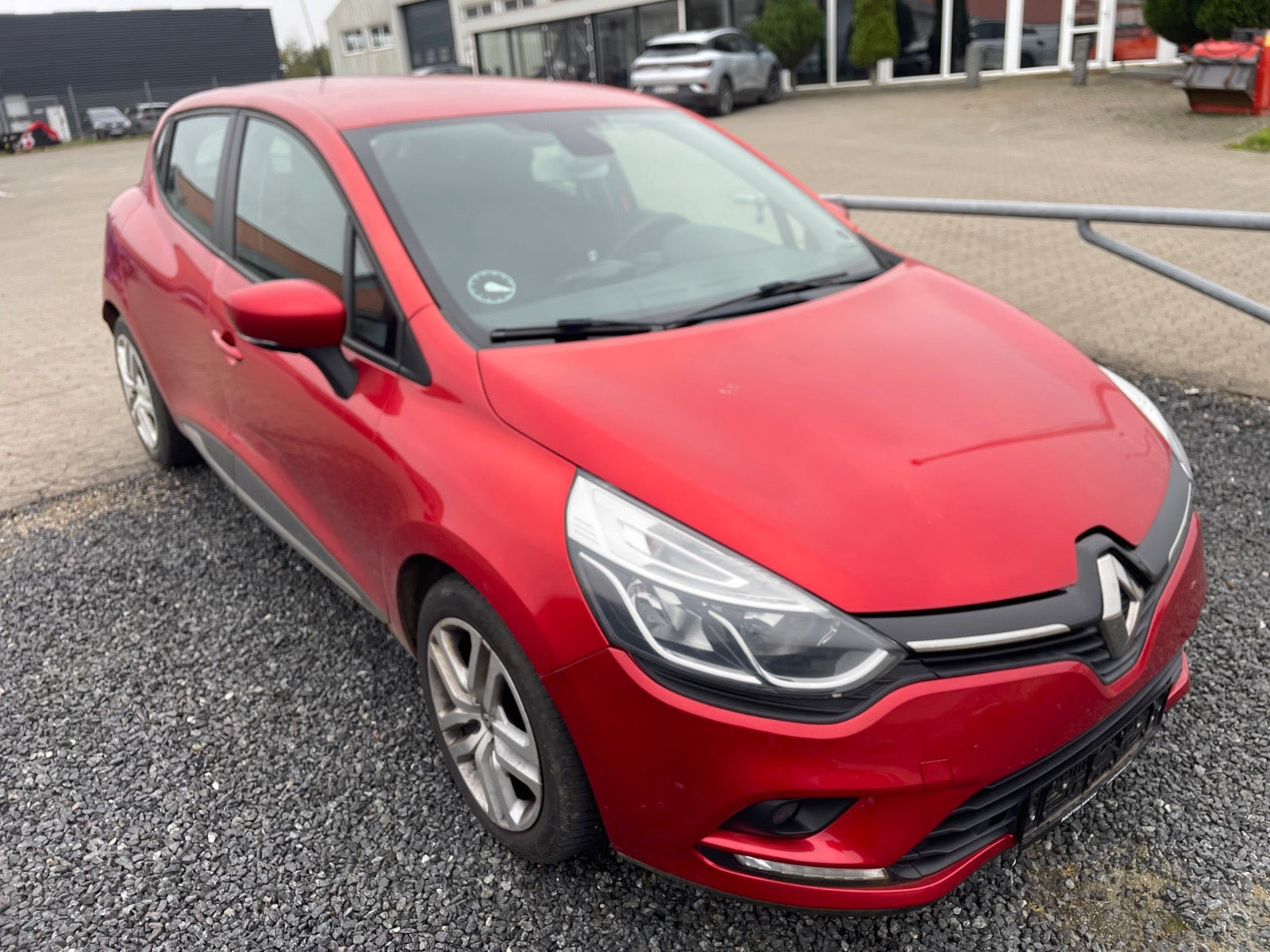 Rød Renault Clio IV fra 2018