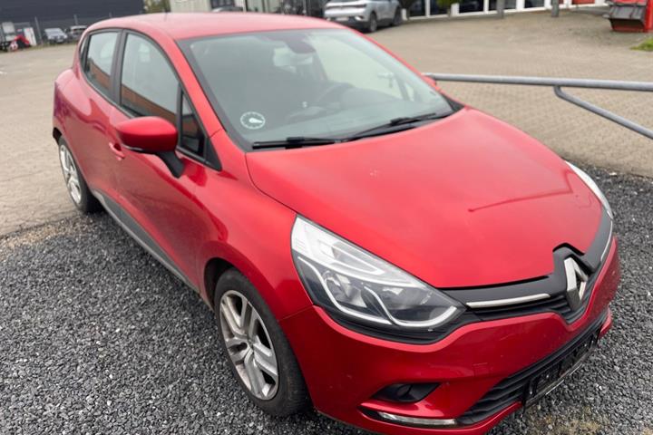 Rød Renault Clio IV fra 2018