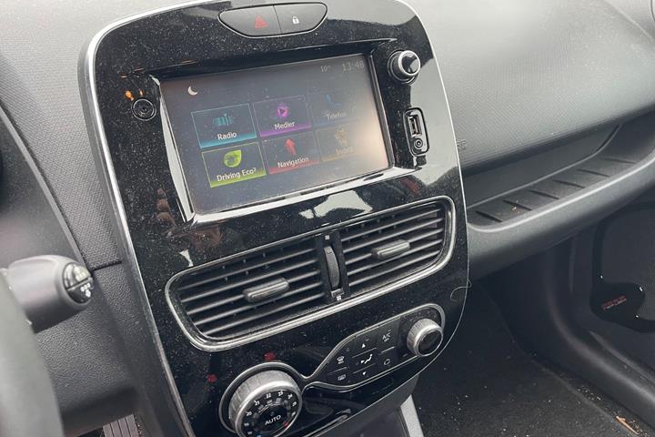 Rød Renault Clio IV fra 2018