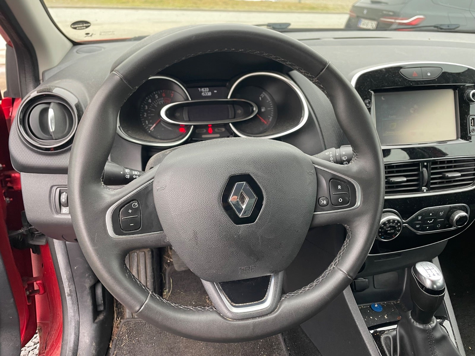 Rød Renault Clio IV fra 2018