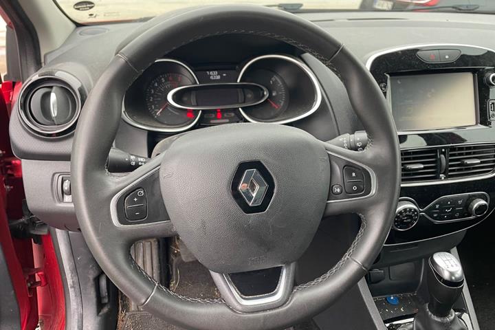 Rød Renault Clio IV fra 2018