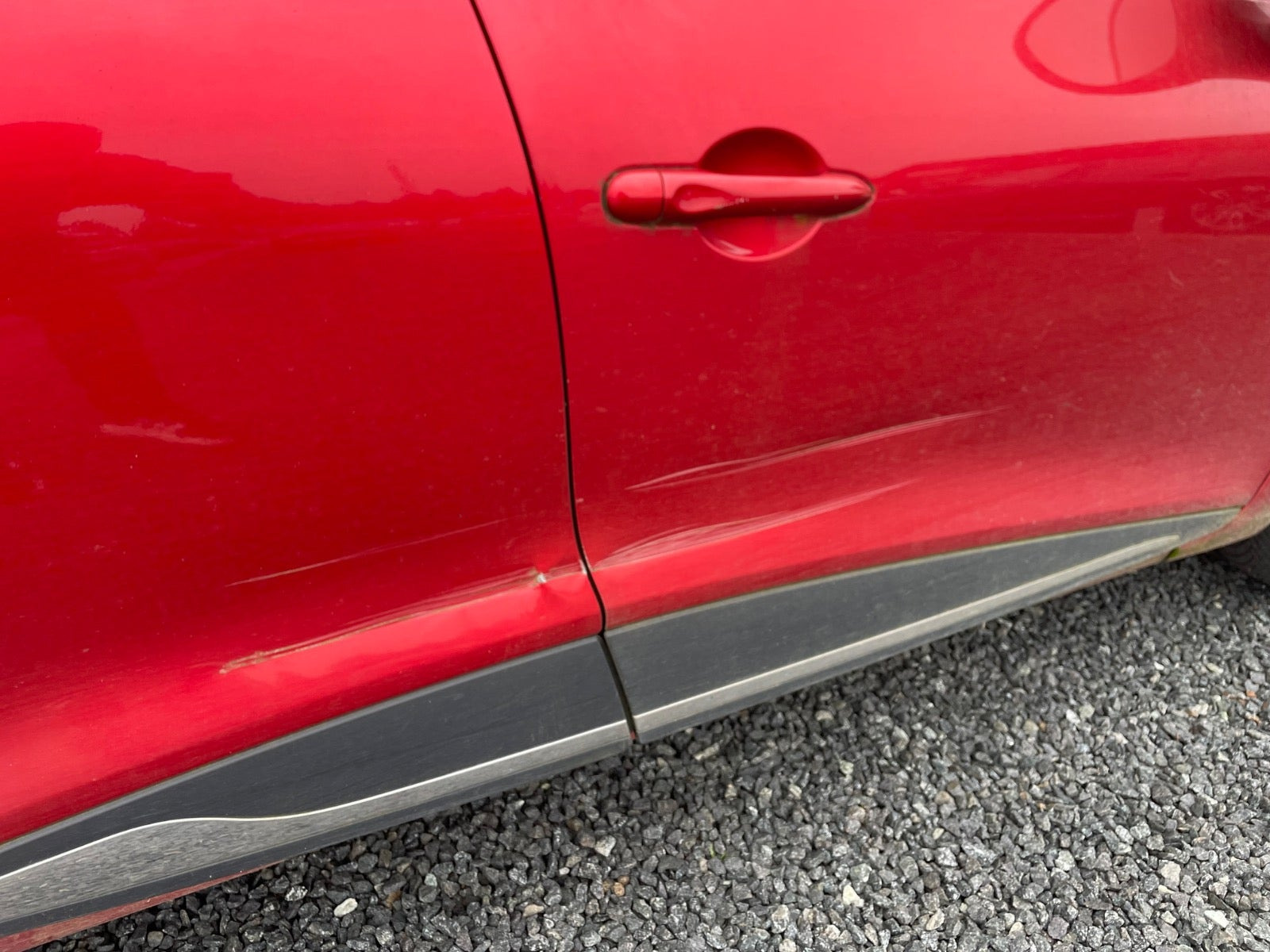 Rød Renault Clio IV fra 2018
