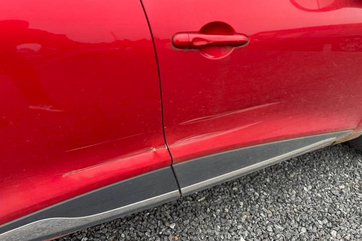 Rød Renault Clio IV fra 2018