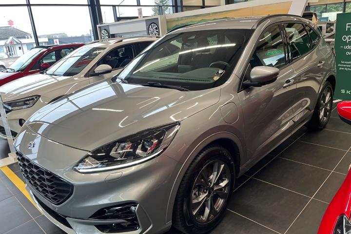 Grå Ford Kuga fra 2020