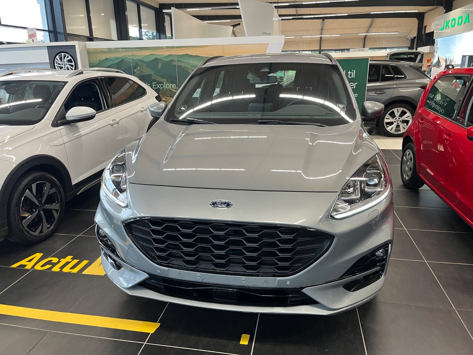 Grå Ford Kuga fra 2020
