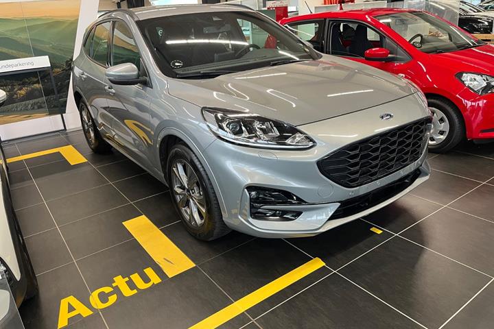 Grå Ford Kuga fra 2020