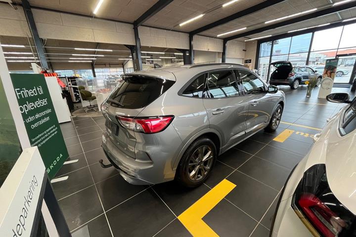 Grå Ford Kuga fra 2020