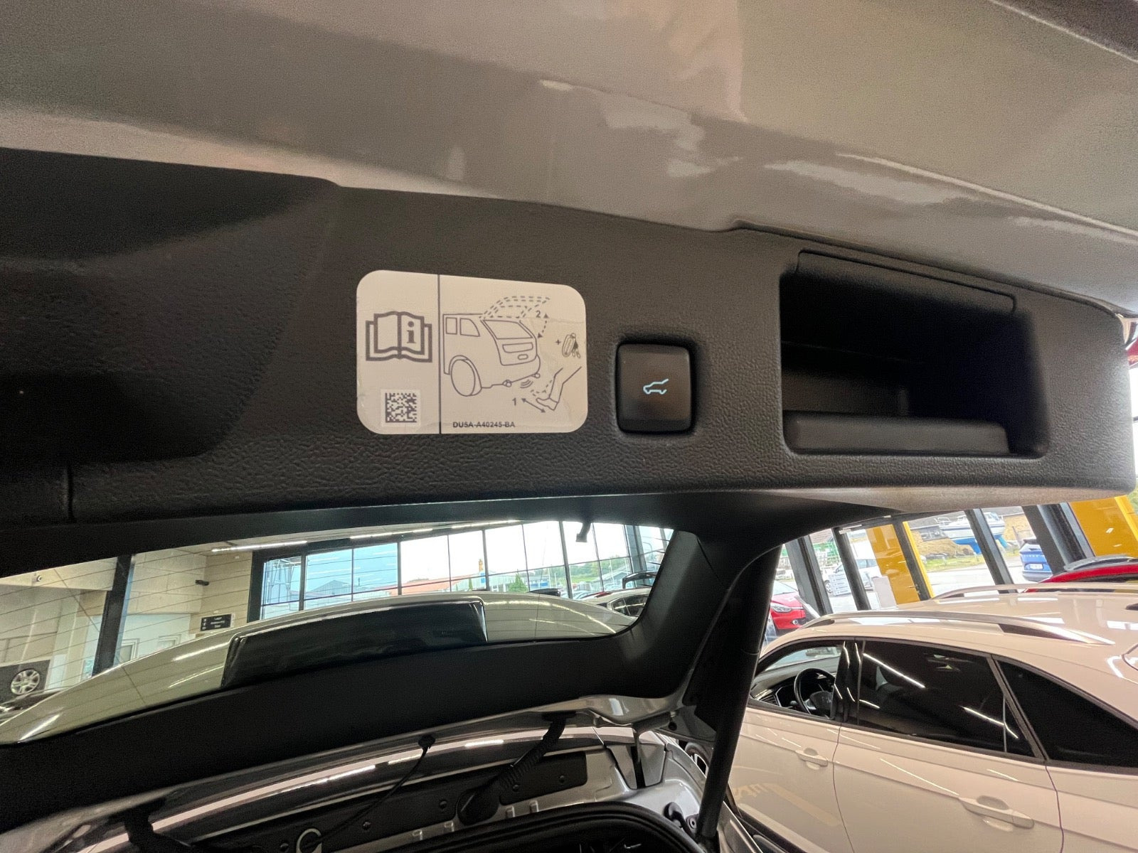 Grå Ford Kuga fra 2020