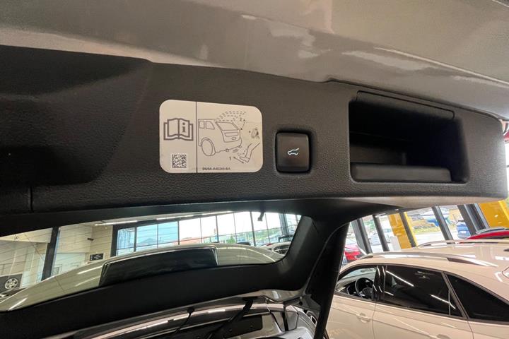 Grå Ford Kuga fra 2020