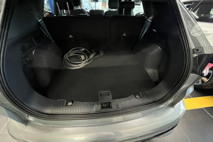 Grå Ford Kuga fra 2020