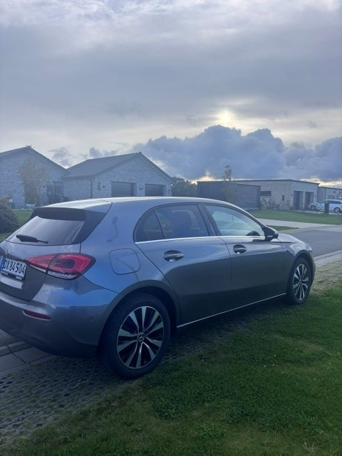 Grå Mercedes A250 e fra 2020