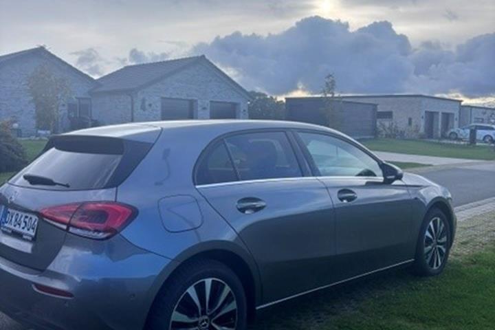 Grå Mercedes A250 e fra 2020