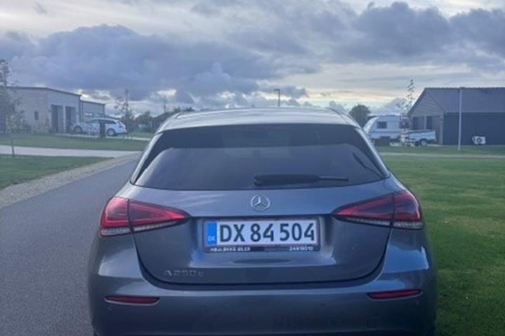 Grå Mercedes A250 e fra 2020