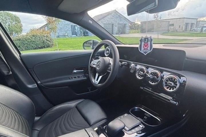 Grå Mercedes A250 e fra 2020