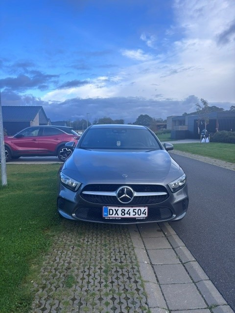 Grå Mercedes A250 e fra 2020