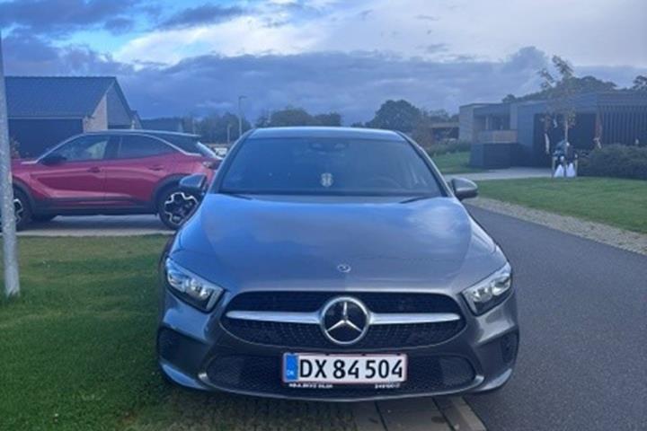 Grå Mercedes A250 e fra 2020