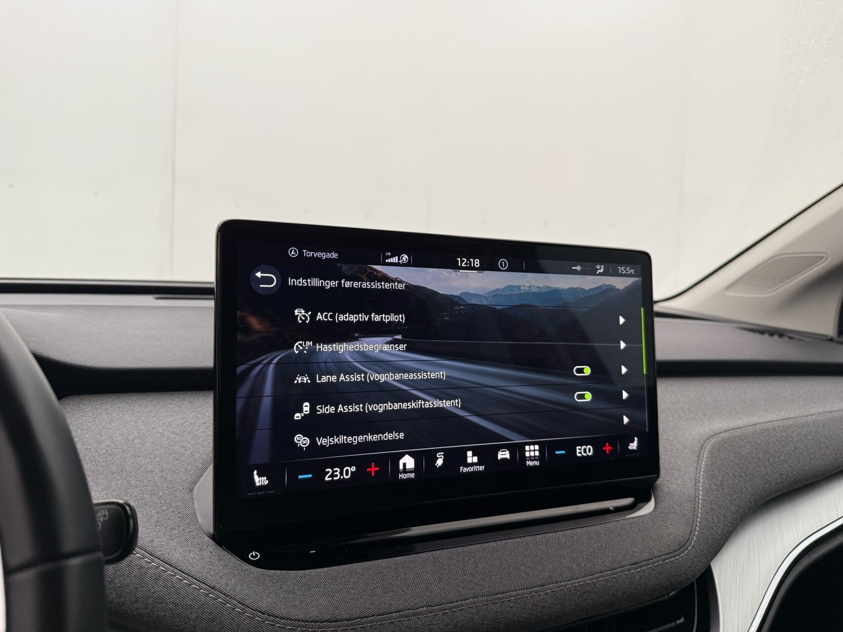 Blå Skoda Enyaq fra 2023