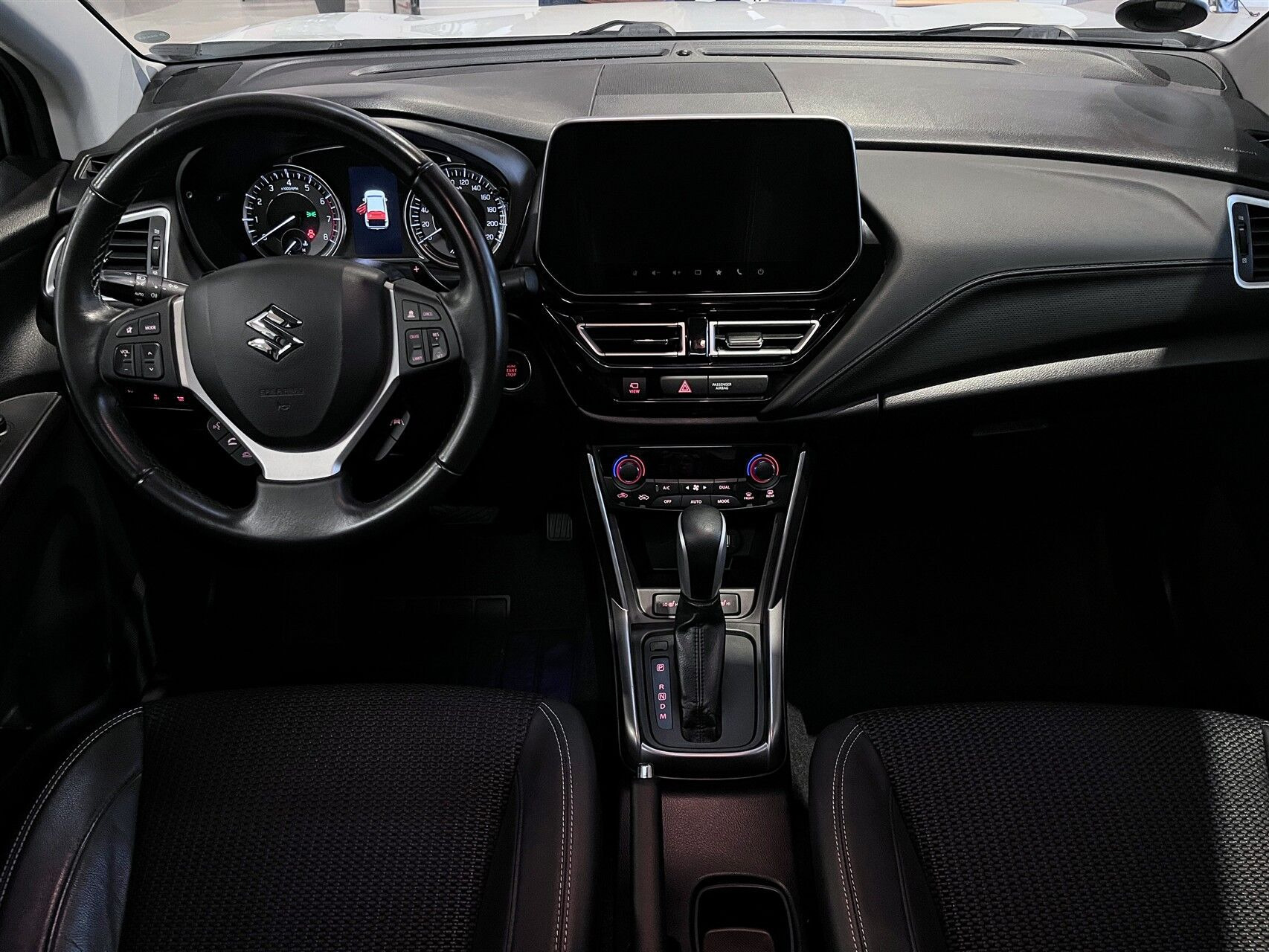 Hvid Suzuki S-Cross fra 2022