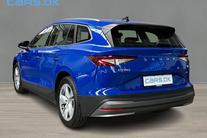 Blå Skoda Enyaq fra 2023
