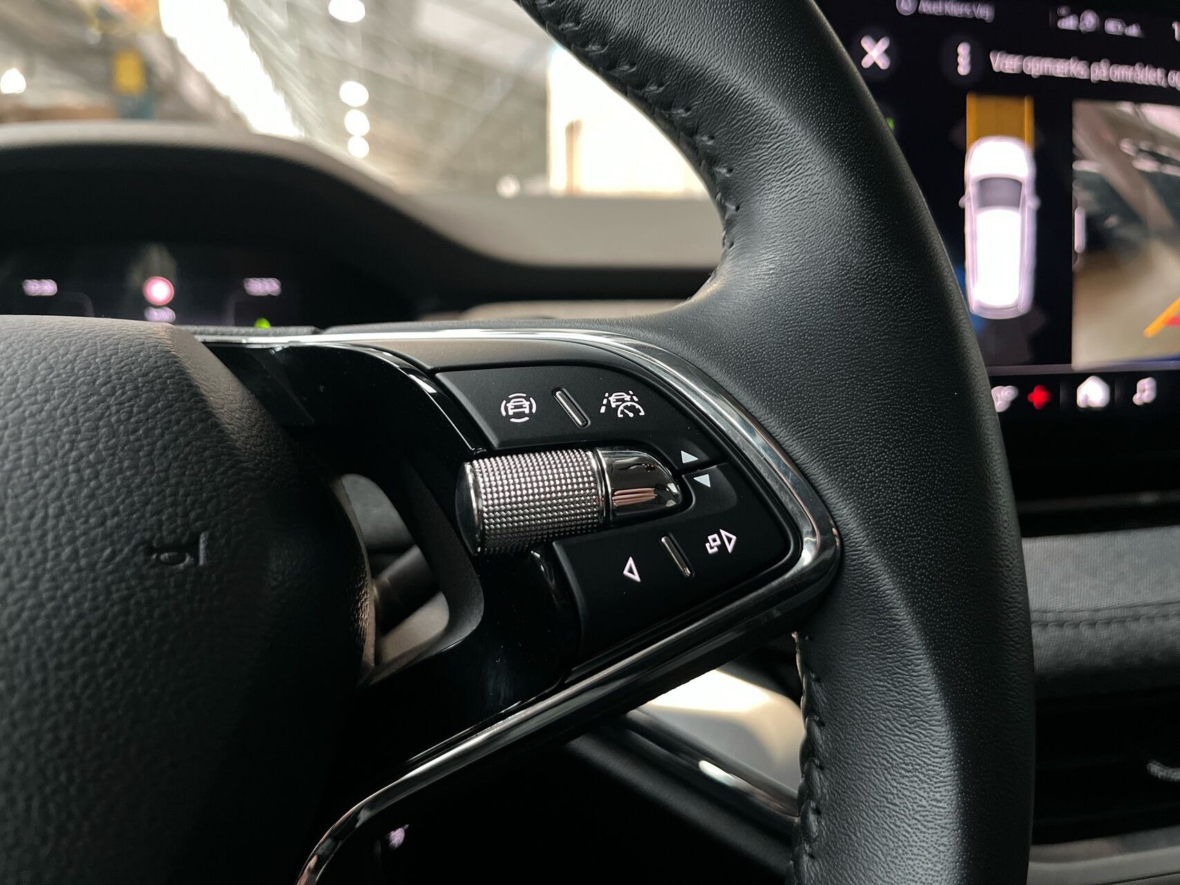 Blå Skoda Enyaq fra 2023