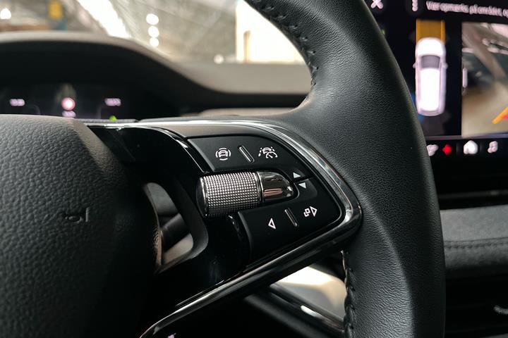 Blå Skoda Enyaq fra 2023