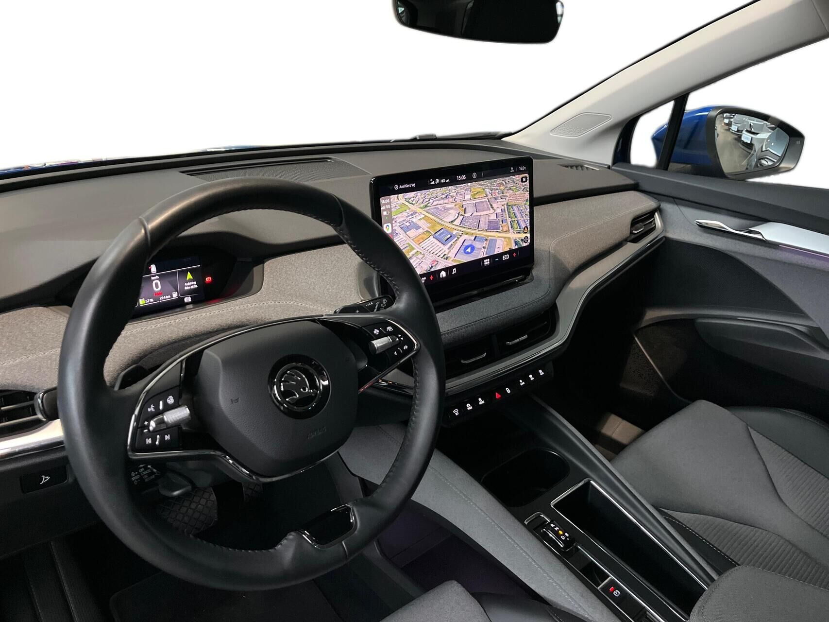 Blå Skoda Enyaq fra 2023