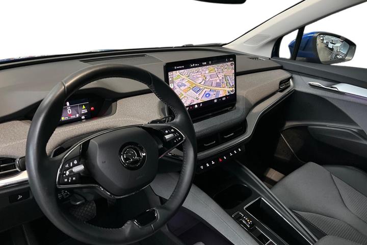 Blå Skoda Enyaq fra 2023