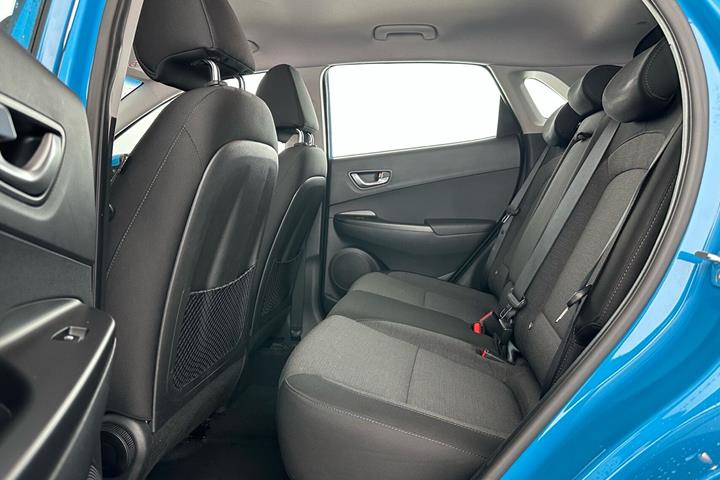 Blå Hyundai Kona fra 2021