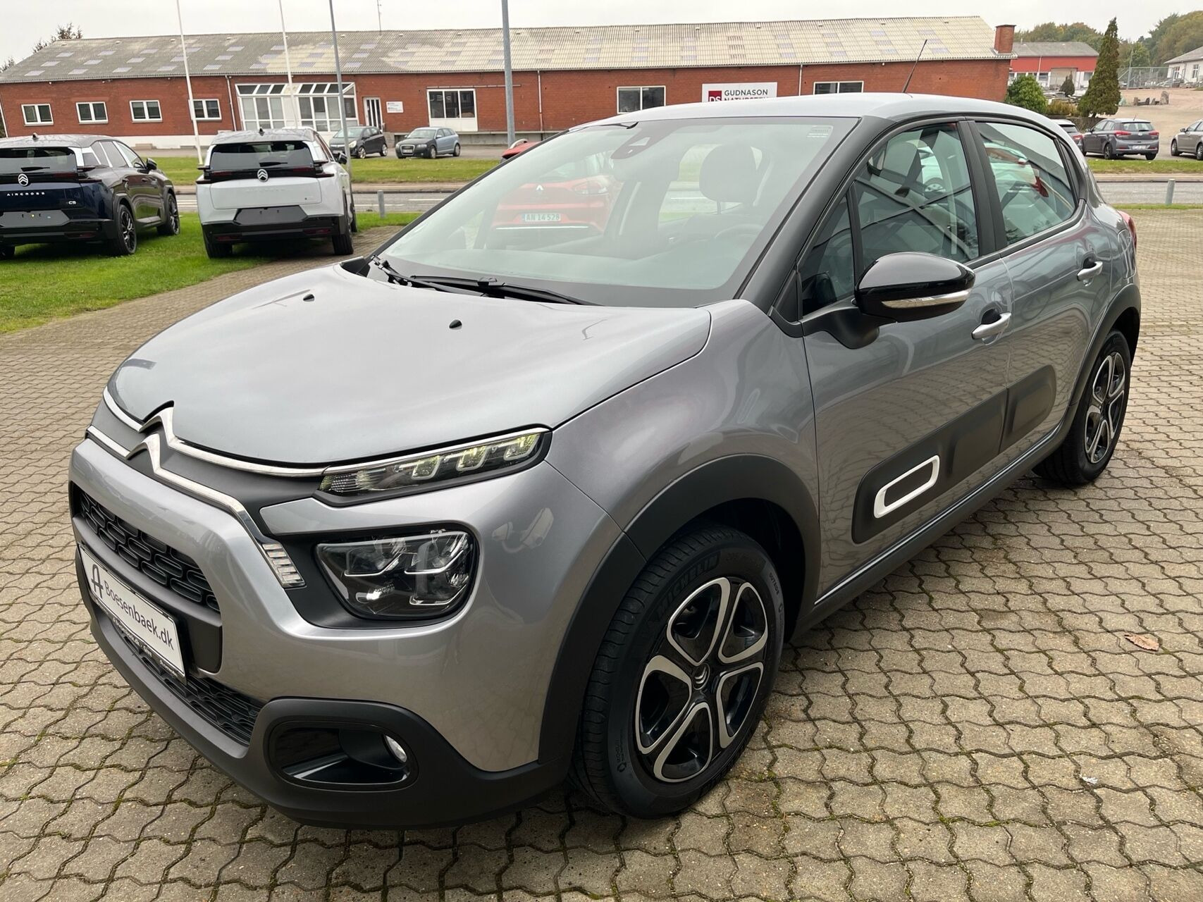 Grå Citroën C3 fra 2024
