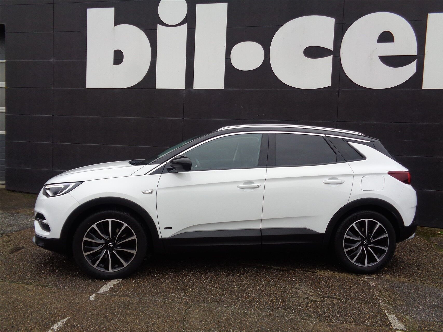 Hvid Opel Grandland X fra 2020