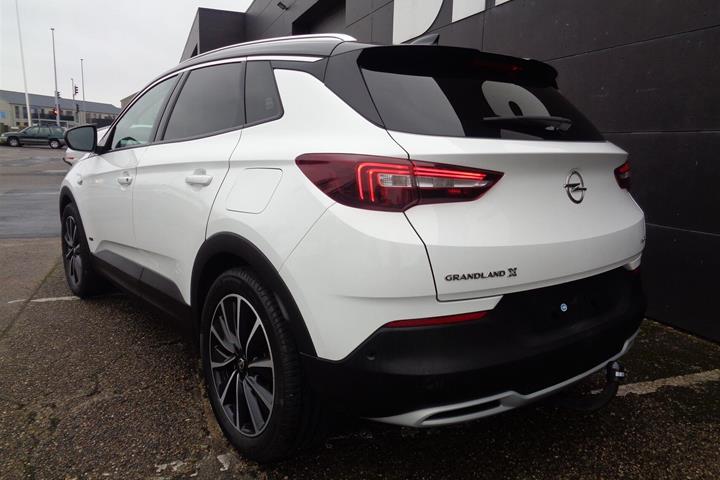 Hvid Opel Grandland X fra 2020