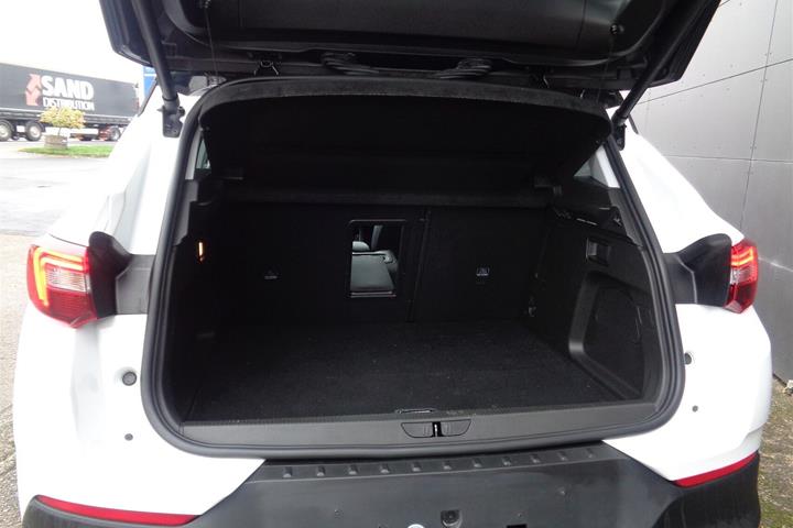Hvid Opel Grandland X fra 2020
