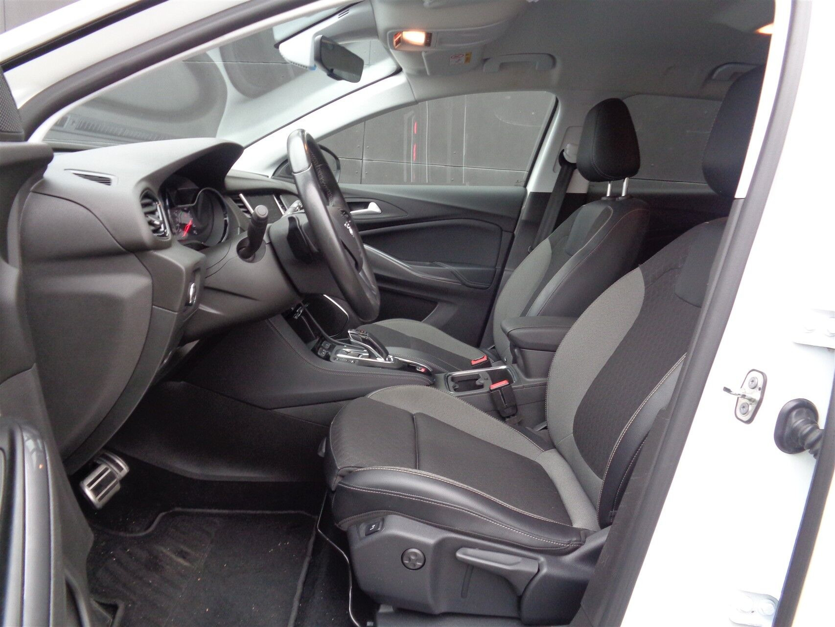 Hvid Opel Grandland X fra 2020
