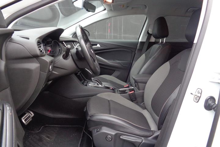 Hvid Opel Grandland X fra 2020
