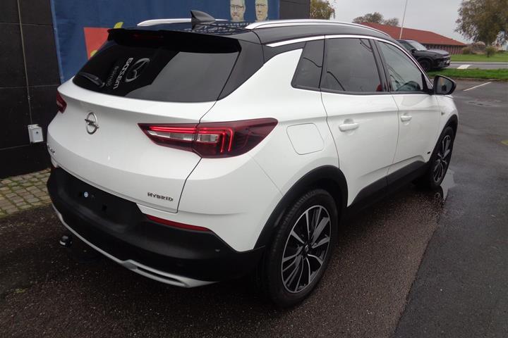Hvid Opel Grandland X fra 2020