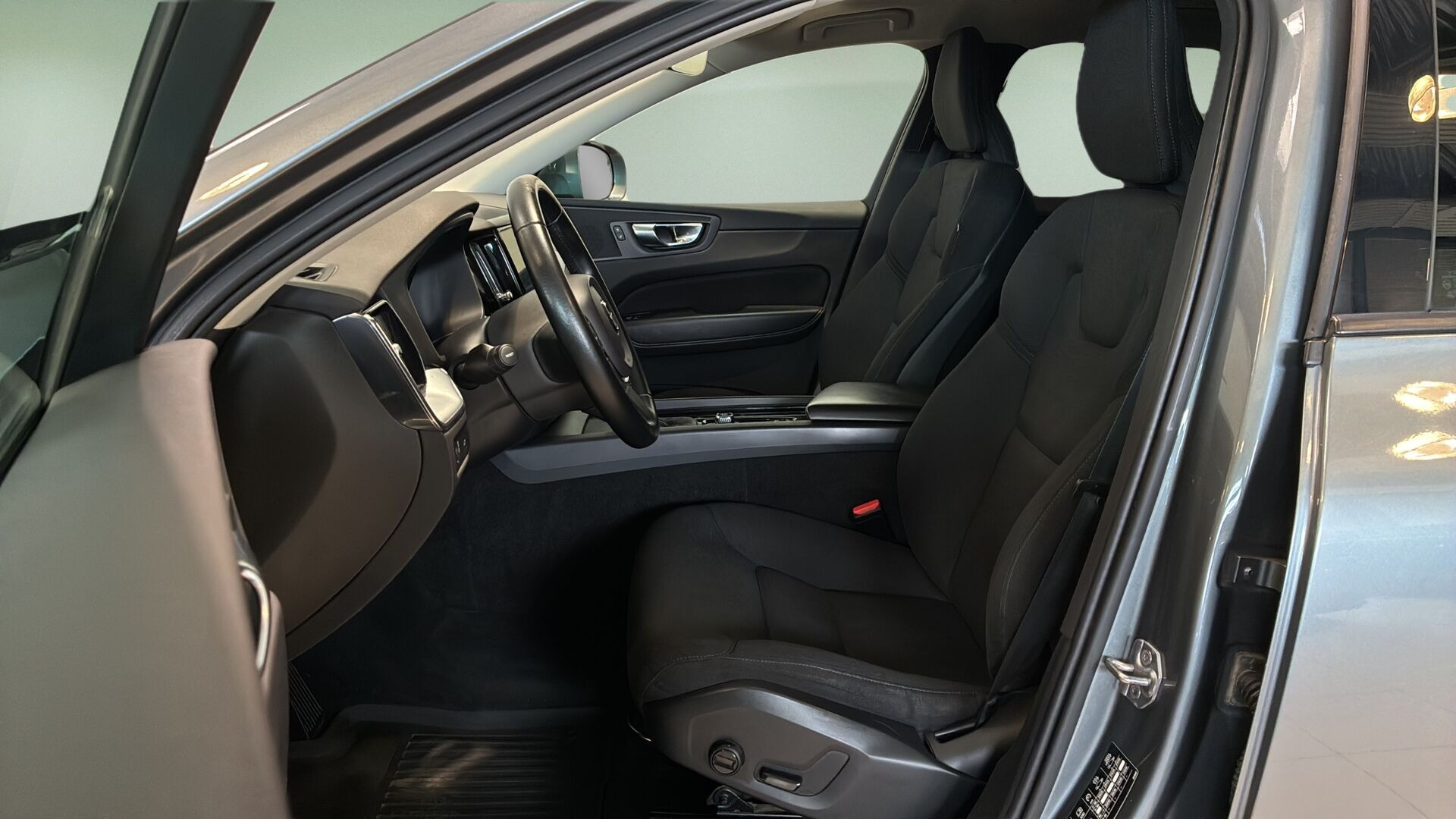 Grå Volvo XC60 fra 2018