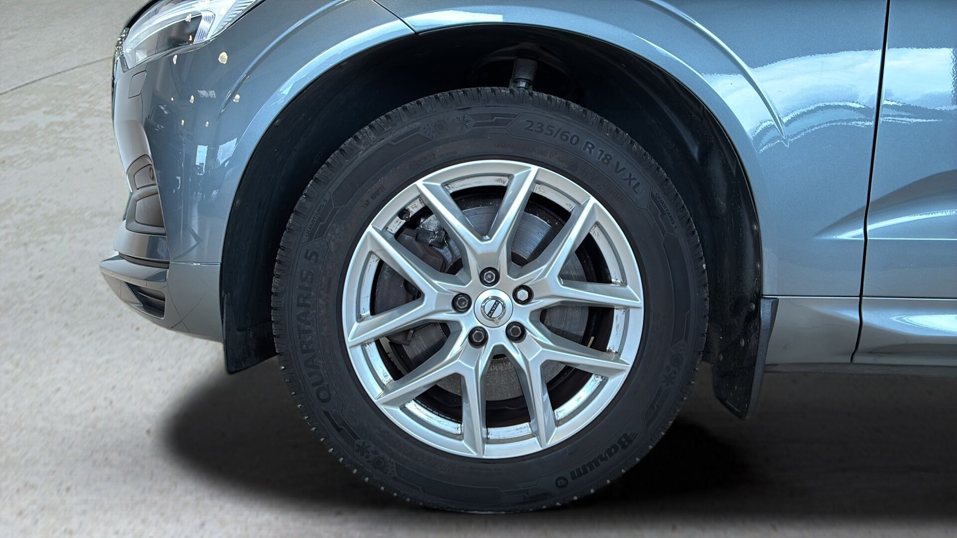 Grå Volvo XC60 fra 2018